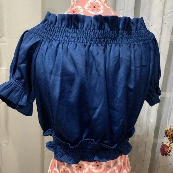 ROMEO & Juliet Crop Top - Picture 4 of 5